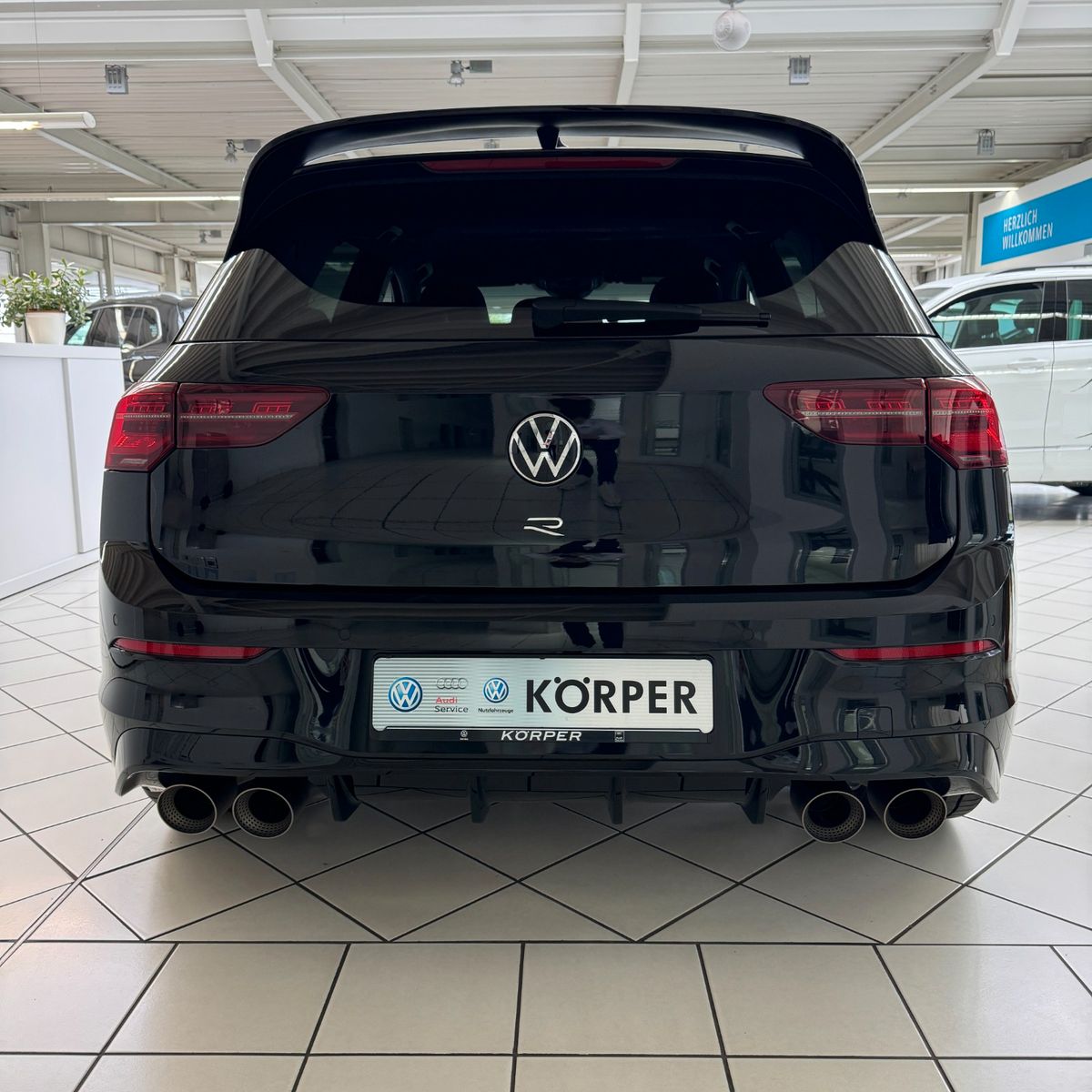 Volkswagen Golf VIII R 4Motion - Samsaru's Car Outlet