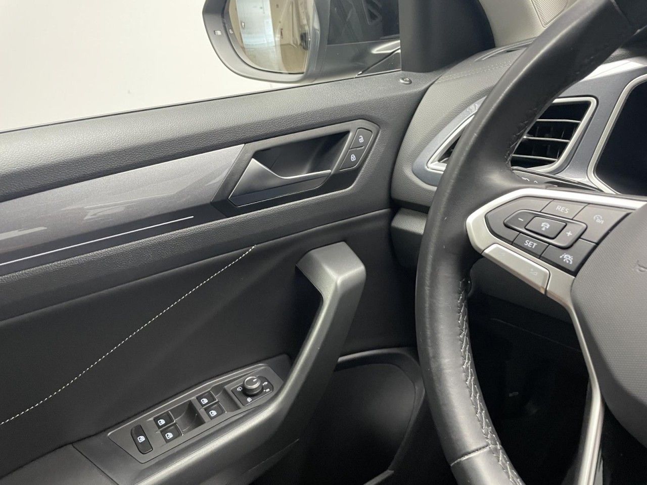 Volkswagen T-Roc 1.5 TSI DSG Style - Samsaru's Car Outlet