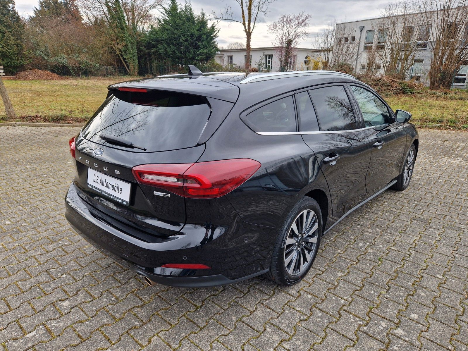Ford Focus Tun.Titanium 1.Hd Aut. LED AHK NAVI Rf ACC