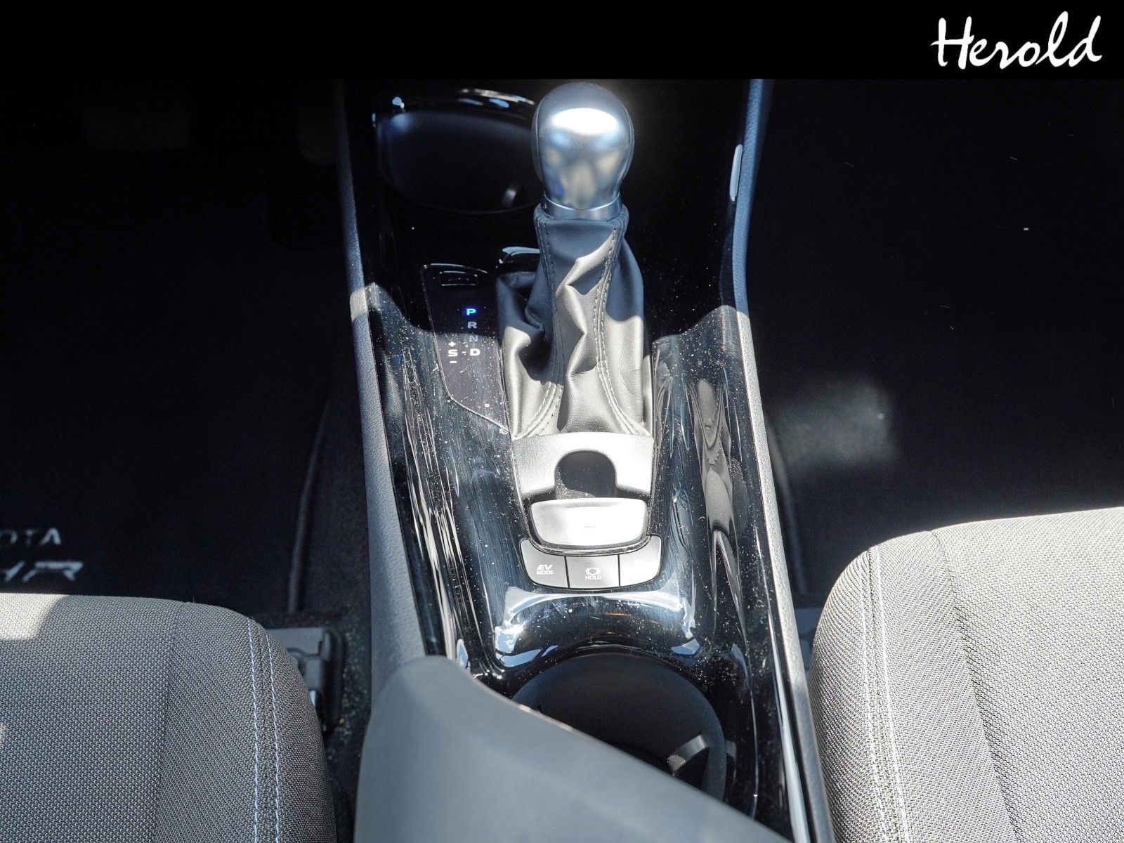 Toyota C-HR Hybrid Team D - Samsaru's Car Outlet