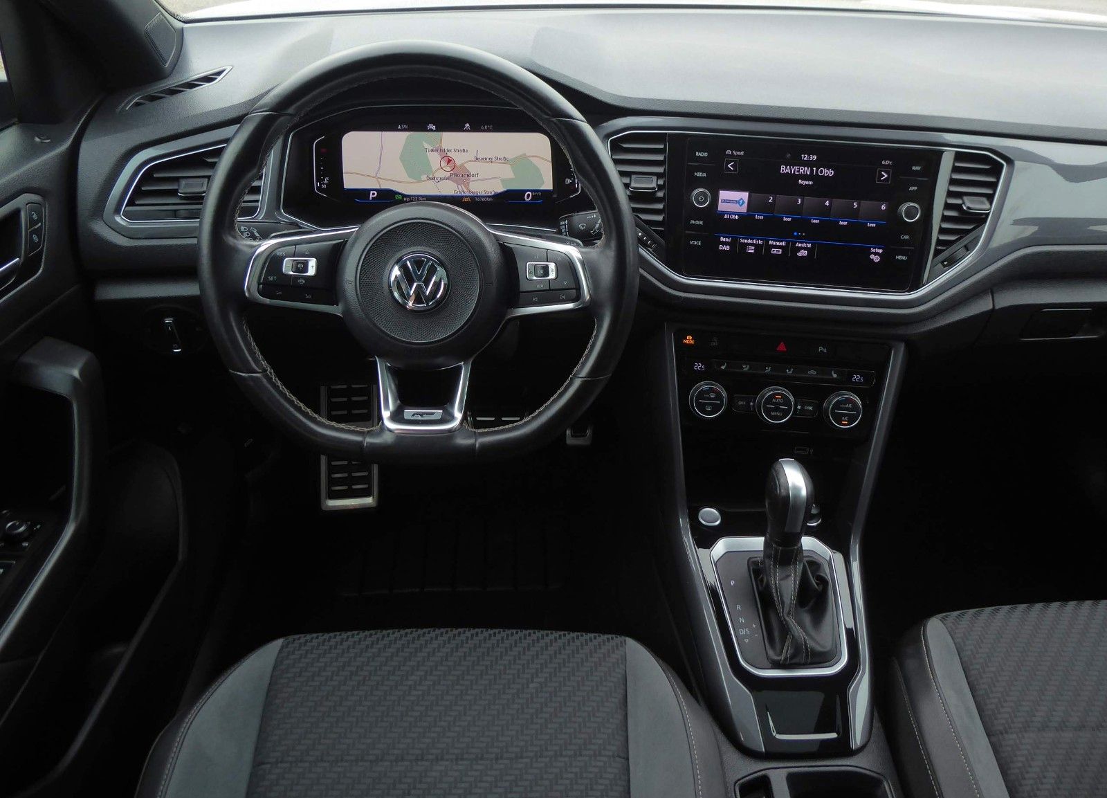 Volkswagen T-Roc Sport R-LINE - Samsaru's Car Outlet