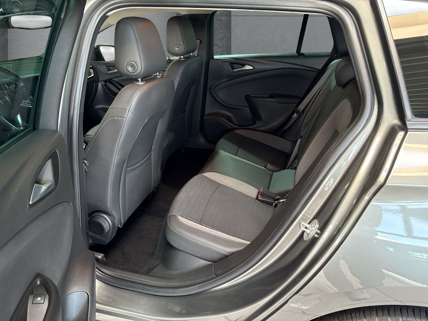 Opel Astra Elegance - Samsaru's Car Outlet