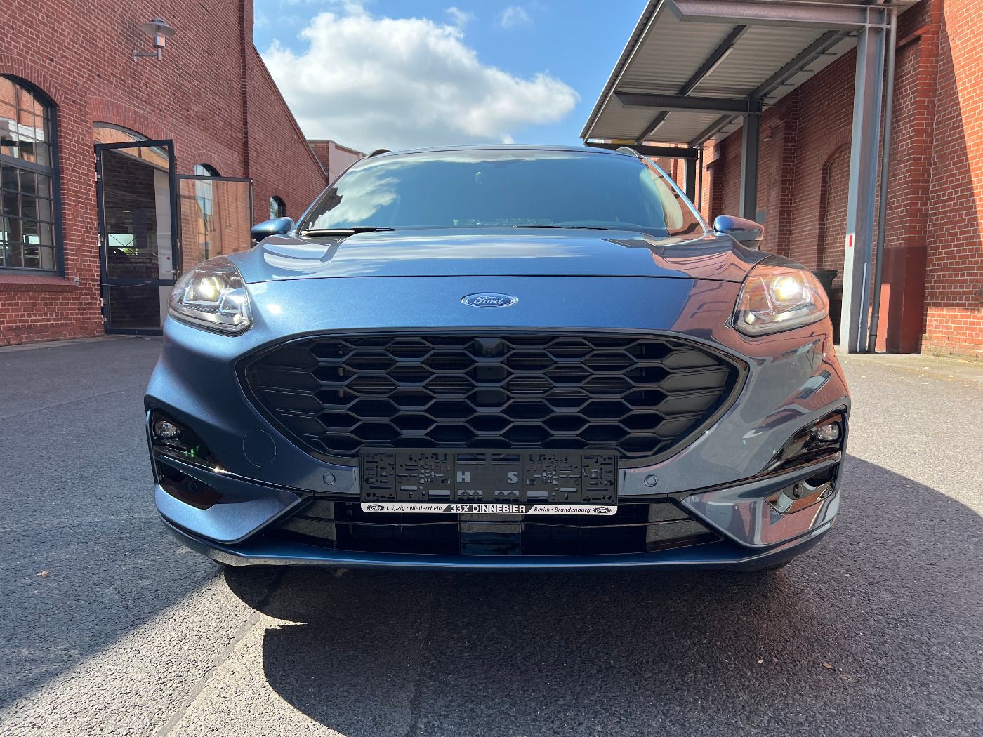 Ford KUGA ST-Line X - Samsaru's Car Outlet