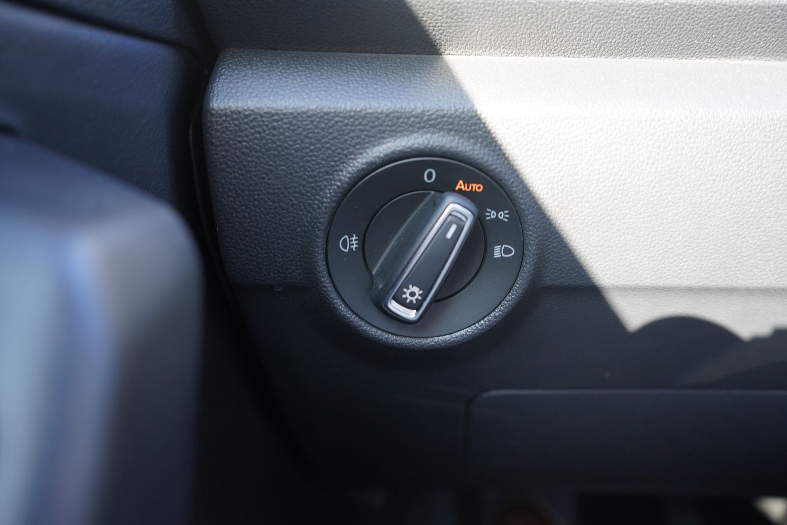 Volkswagen T-Roc 1.5 TSI Style - Samsaru's Car Outlet