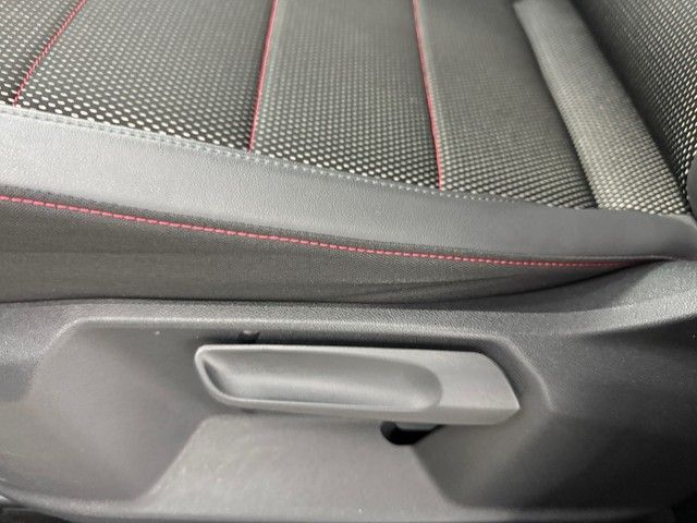 Volkswagen T-Roc 1.5 TSI Sport - Samsaru's Car Outlet