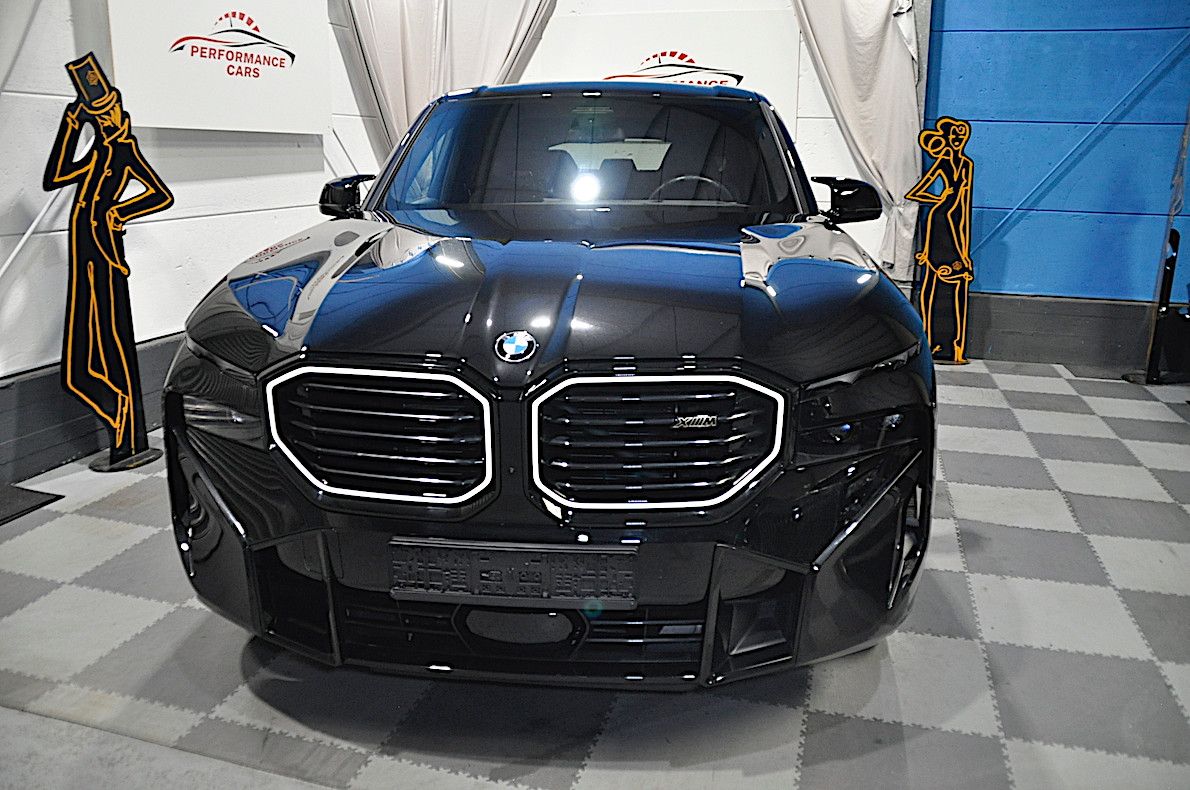 BMW XM 4.4-DRIVER PACKAGE-ALL IN BLACK