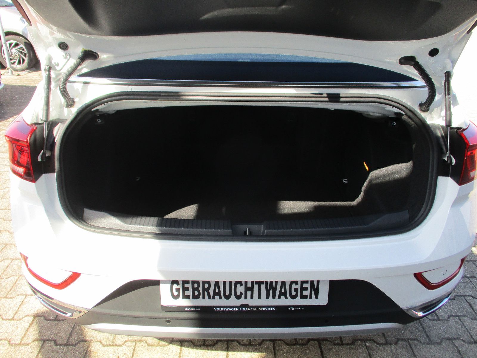 Volkswagen T-Roc Cabriolet Style - Samsaru's Car Outlet