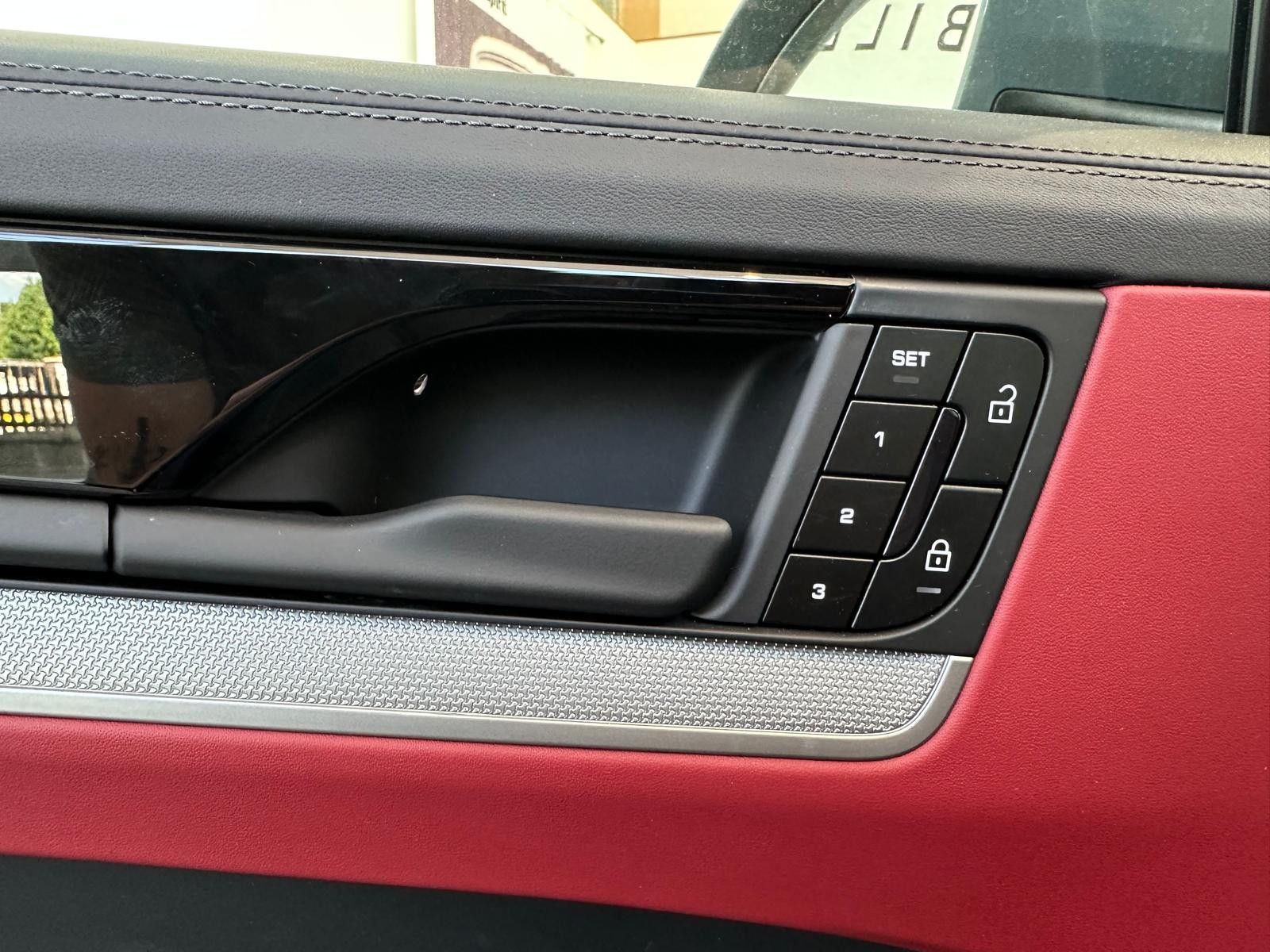 Porsche Cayenne Facelift -19%/gr-rot/Pan/Mtx/ACC/14W/21
