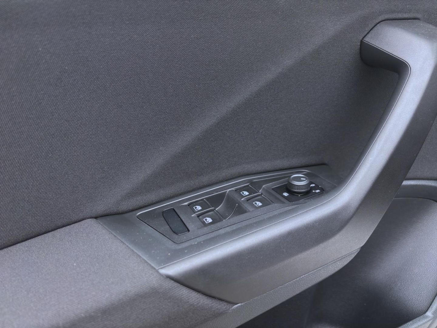 Volkswagen T-Roc 1.0 TSI STYLE - Samsaru's Car Outlet