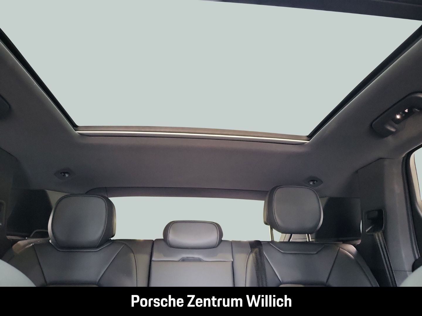 Porsche Cayenne Panoramadach Luftfederung LED-Matrix