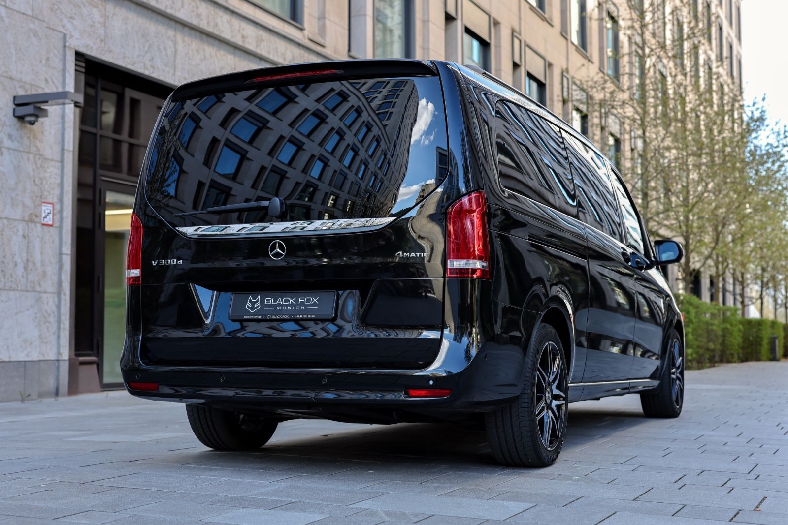 Mercedes-Benz V 300 4MATIC - Samsaru's Car Outlet
