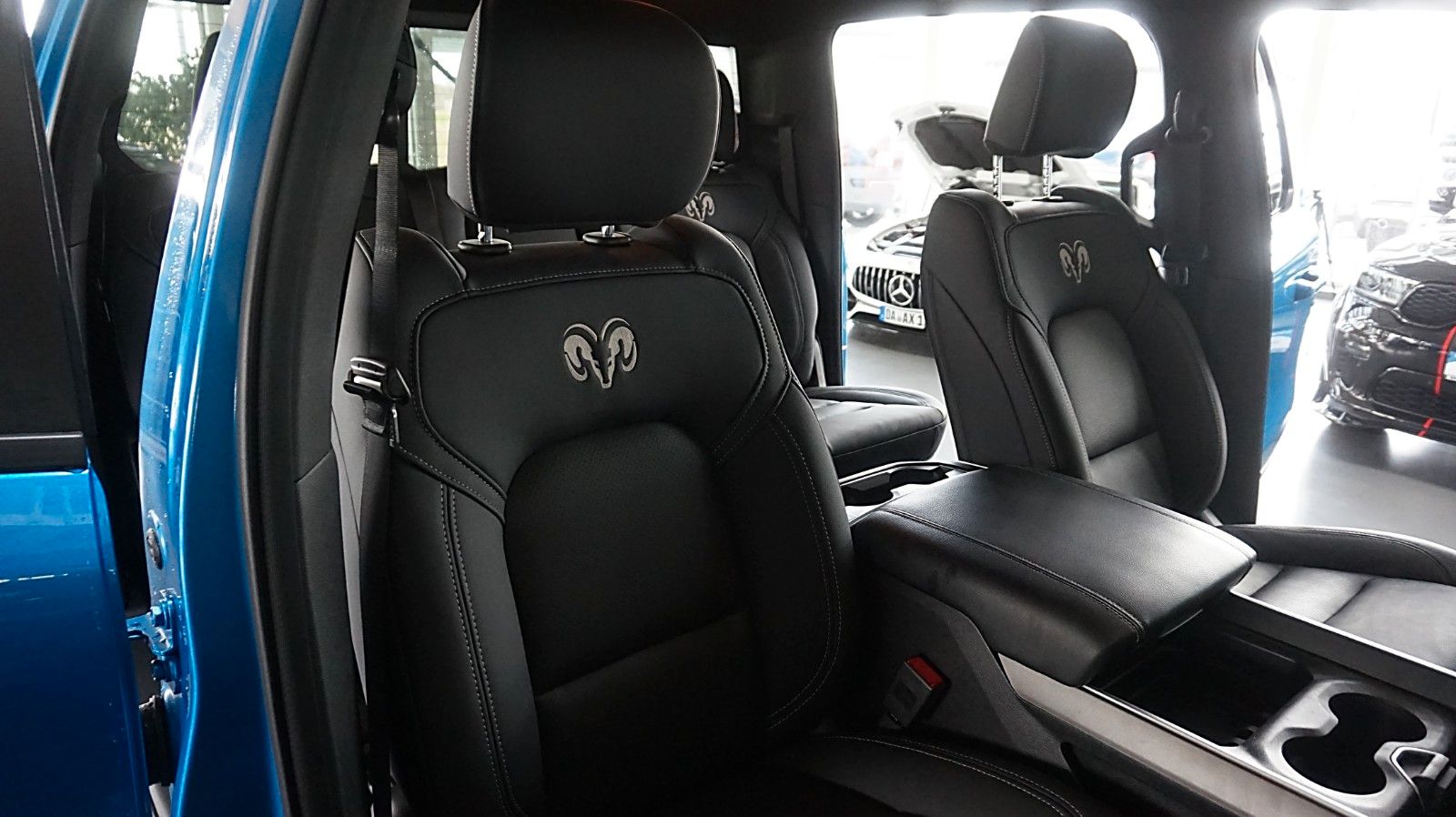 Dodge RAM 1500 HEMI 5.7l Crew-Cab*4x4*Navi*Alu20*AHK