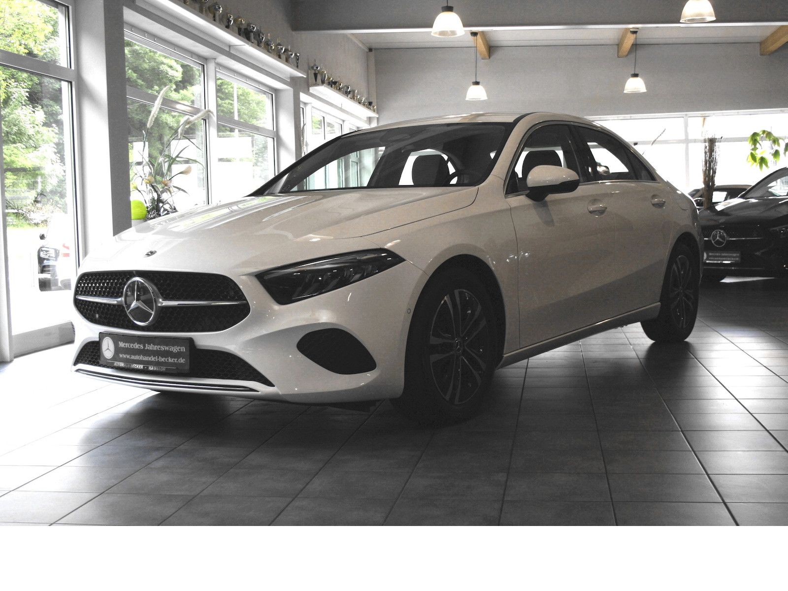 Mercedes-Benz A 180 Progres - Samsaru's Car Outlet