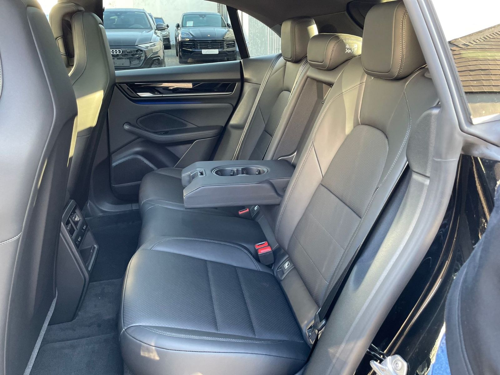 Porsche Macan 4 - Samsaru's Car Outlet