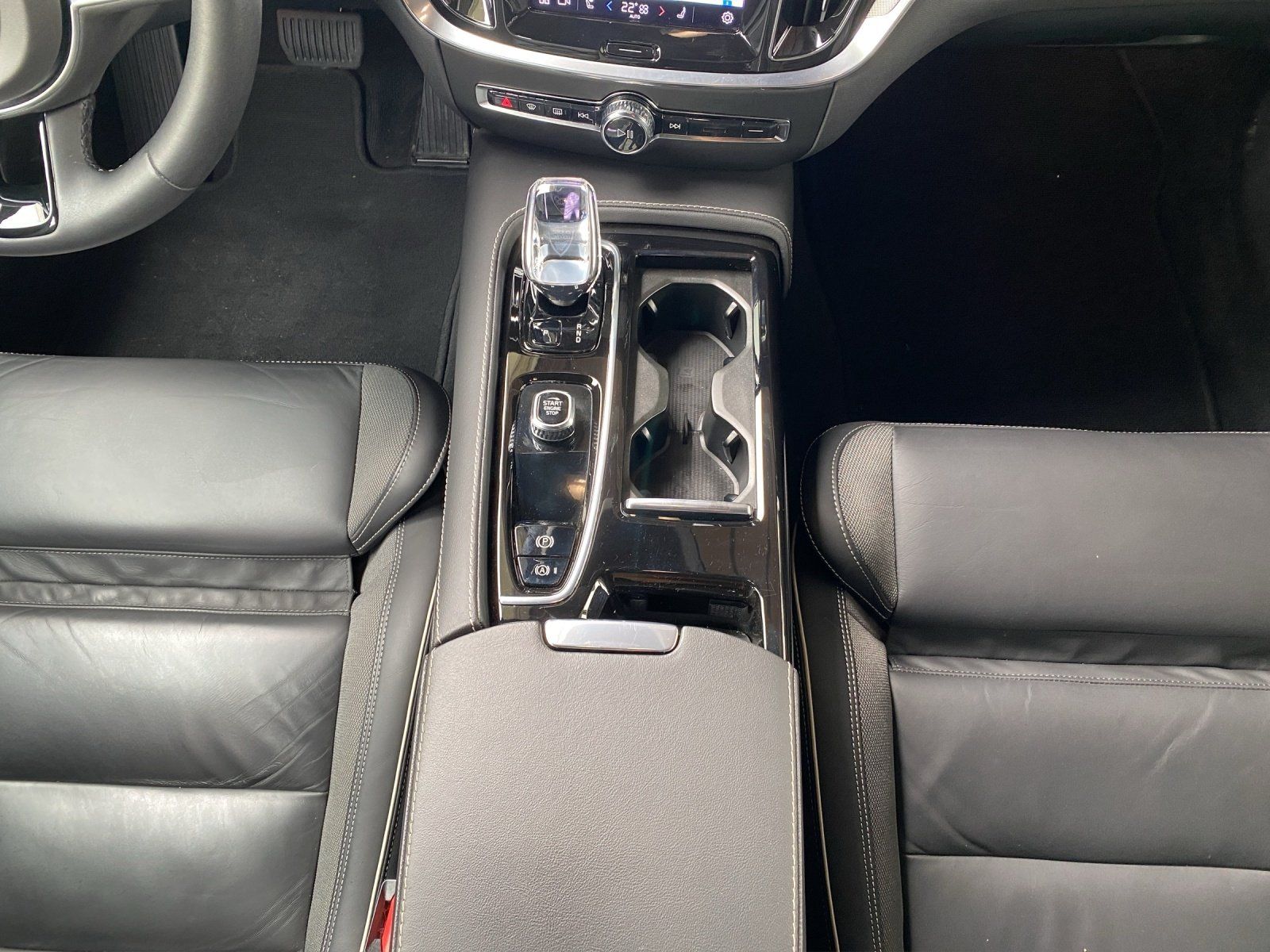 Volvo V60 T8 Plus Dark Memory*StHzg*LED*AHK*