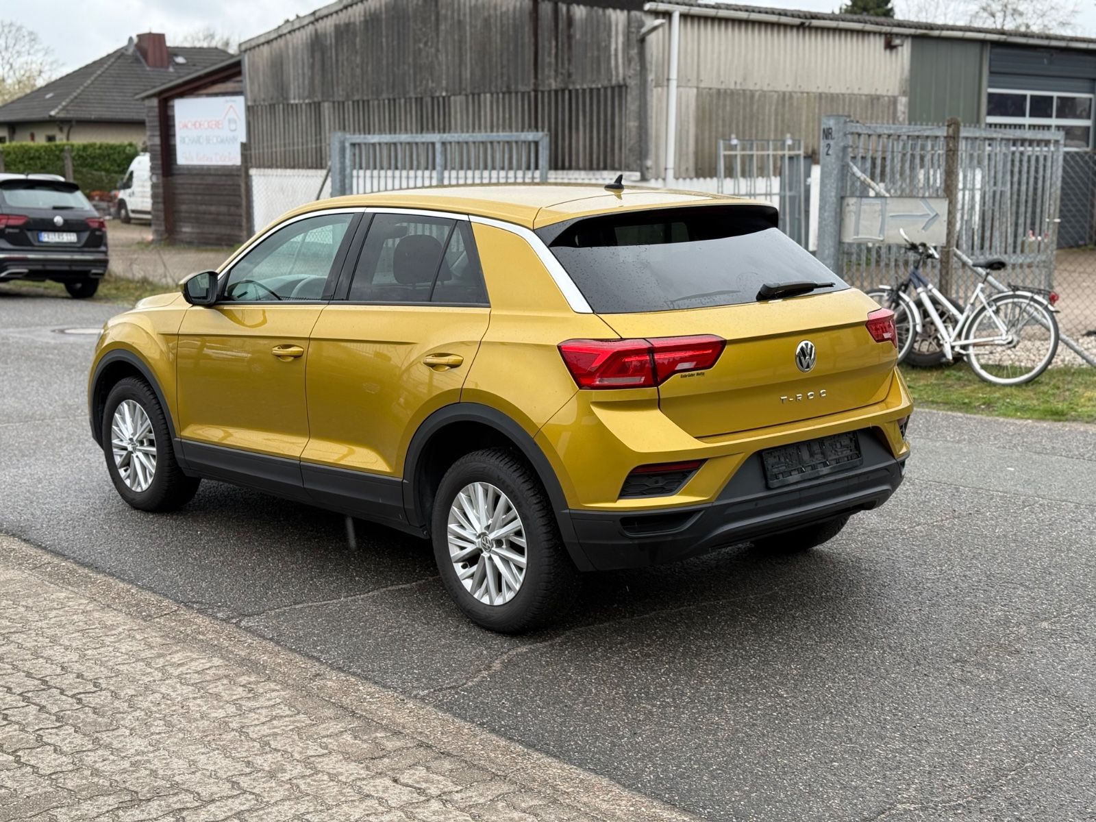 Volkswagen T-Roc 1.0 TSI - Samsaru's Car Outlet