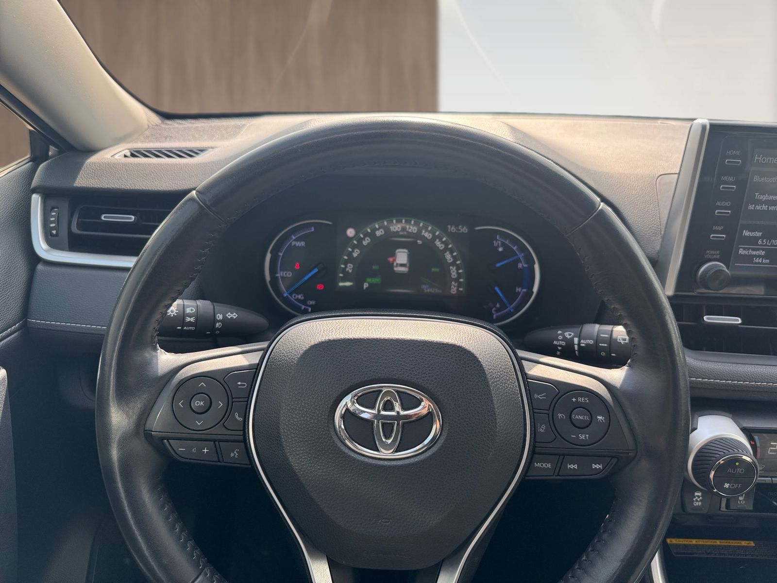 Toyota RAV4 2.5 - Samsaru's Car Outlet
