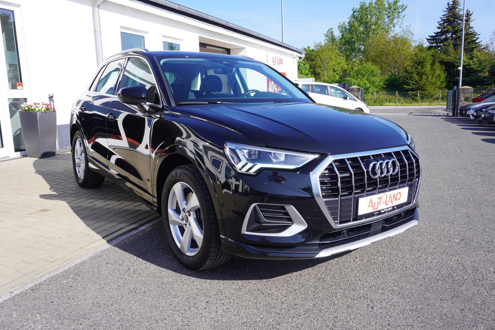 Audi Q3 40 2.0TDI quattro advanced - Samsaru's Car Outlet