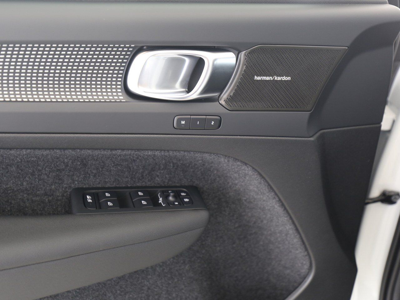 Volvo XC40 B4 Autom. Ultra Dark - Samsaru's Car Outlet