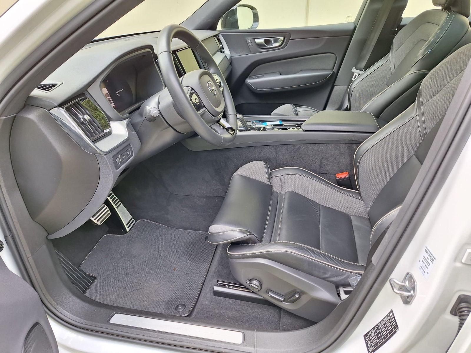 Volvo XC 60 R Design Plug-In Pano. Kamera AHK AWD