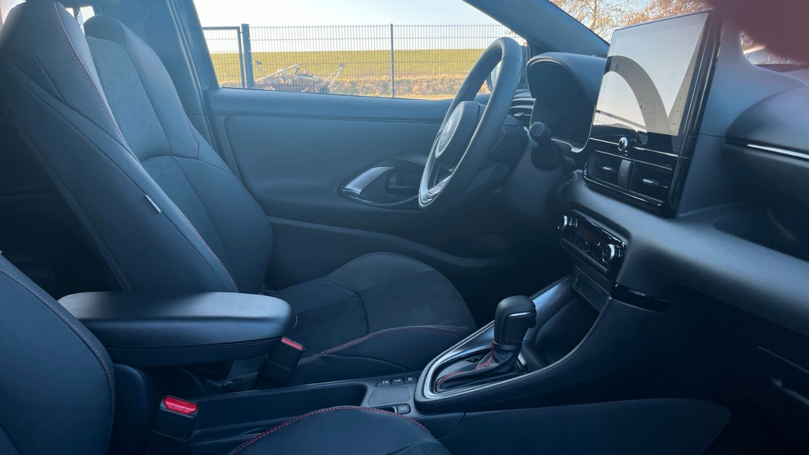 Toyota Yaris 1.5-l-VVT-i Hybrid GR SPORT *JBL PREMIUM*