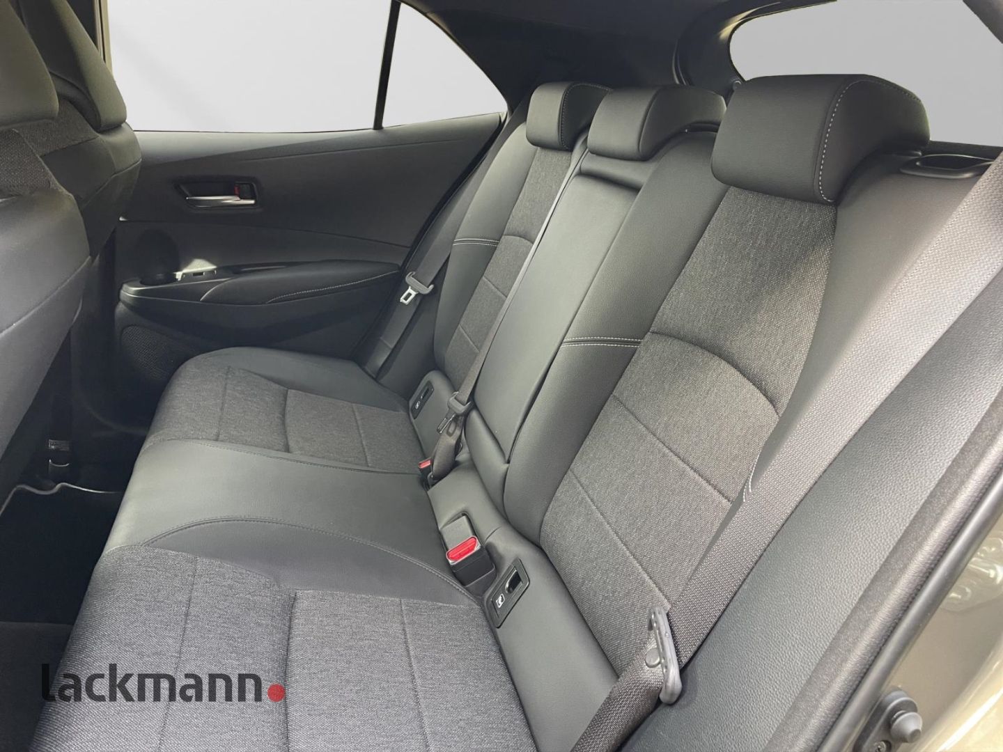 Toyota Corolla 1.8 Hybrid - Samsaru's Car Outlet
