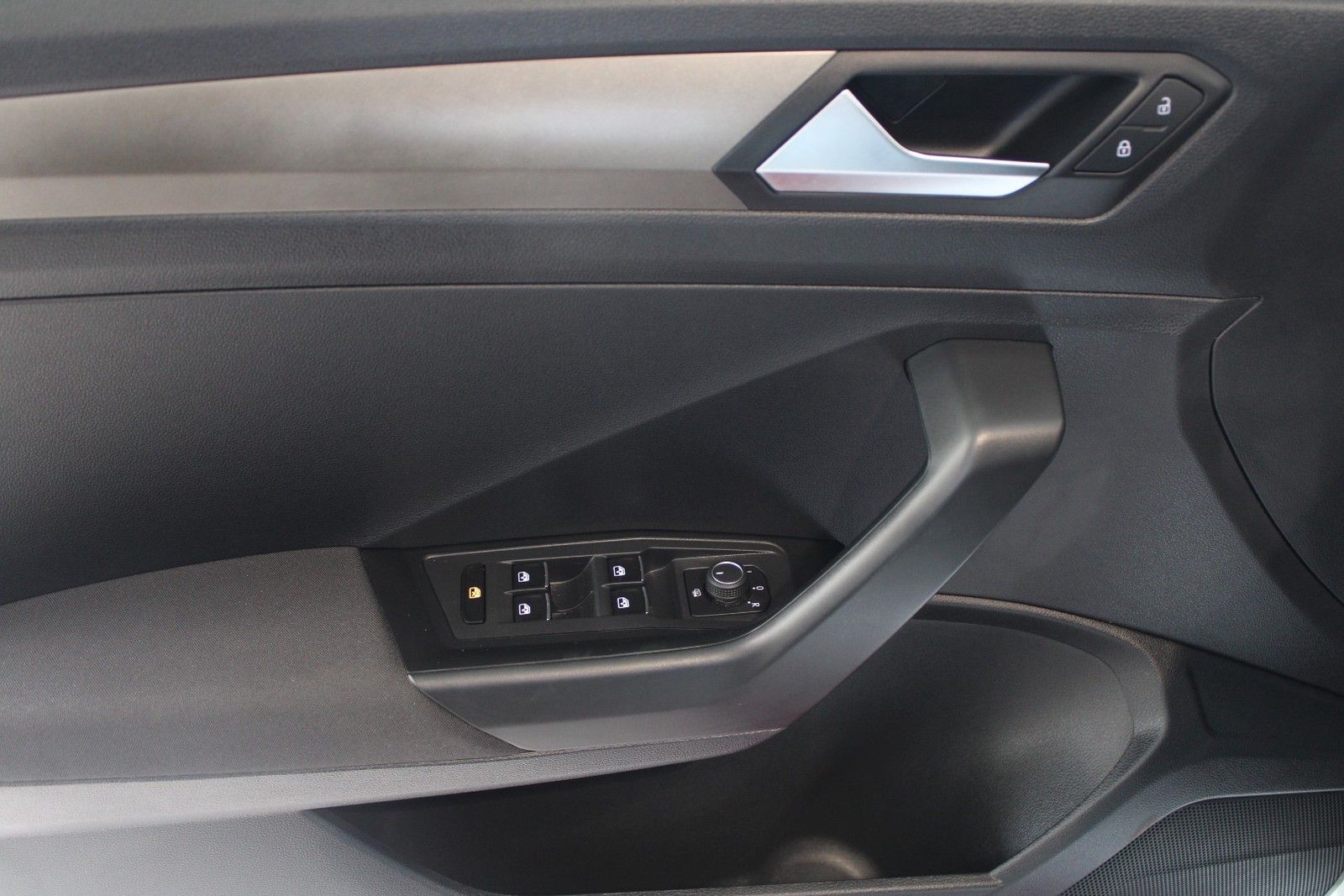 Volkswagen T-Roc 1.5 TSI DSG - Samsaru's Car Outlet