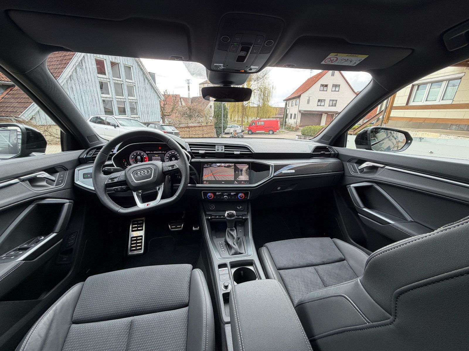 Audi Q3 Sportback 40 TFSI quattro S line, fast VOLL