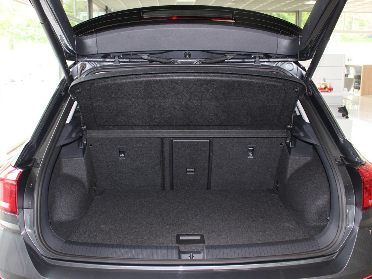 Volkswagen T-Roc 1.5 TSI ACT OPF DSG ACTIVE - Samsaru's Car Outlet
