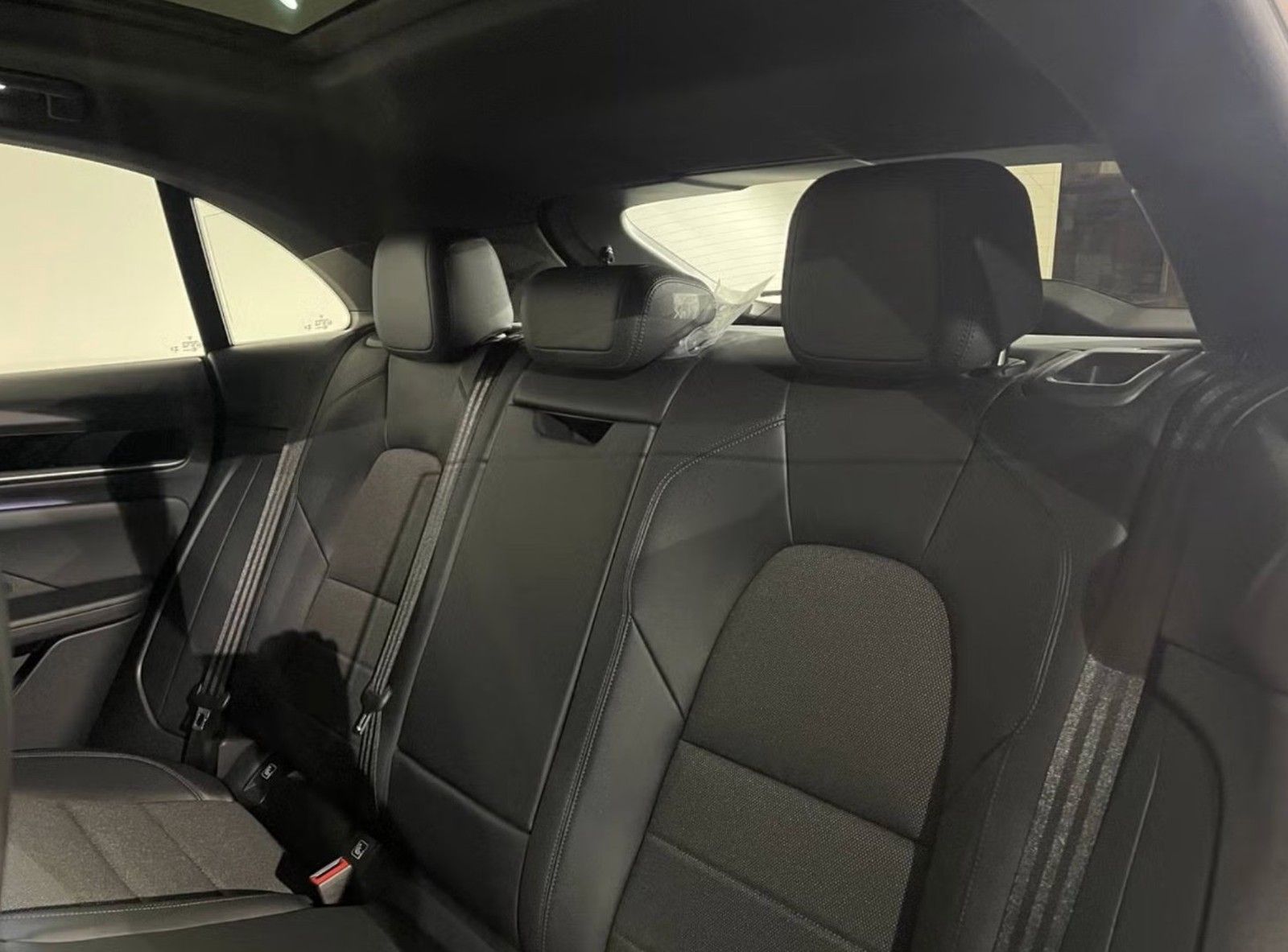 Porsche Macan Electric 4