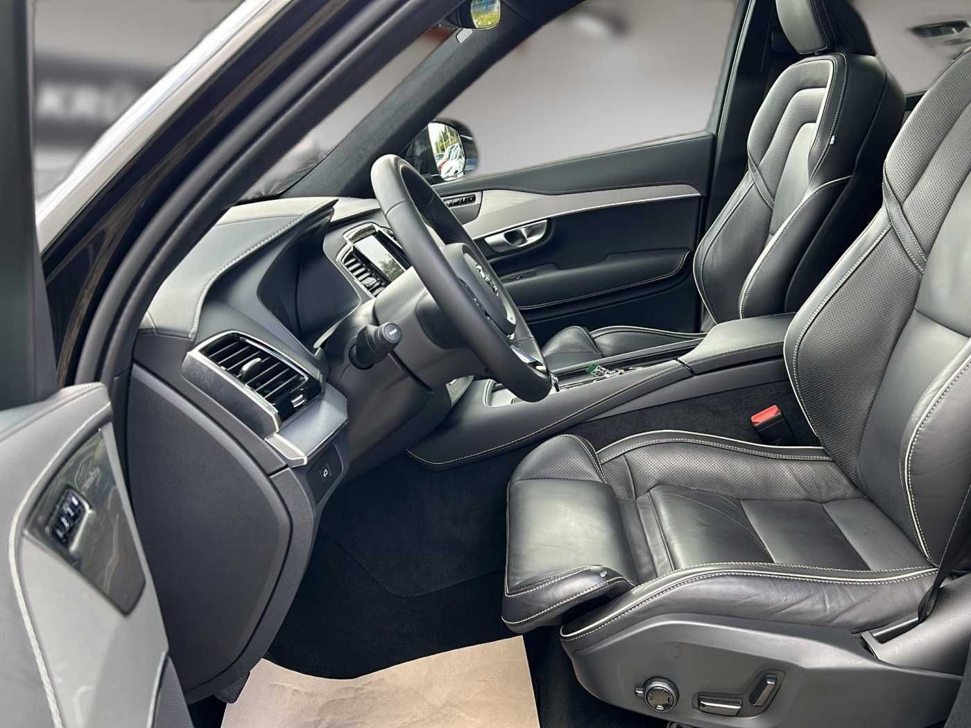 Volvo XC 90 Ultimate Bright AWD - Samsaru's Car Outlet