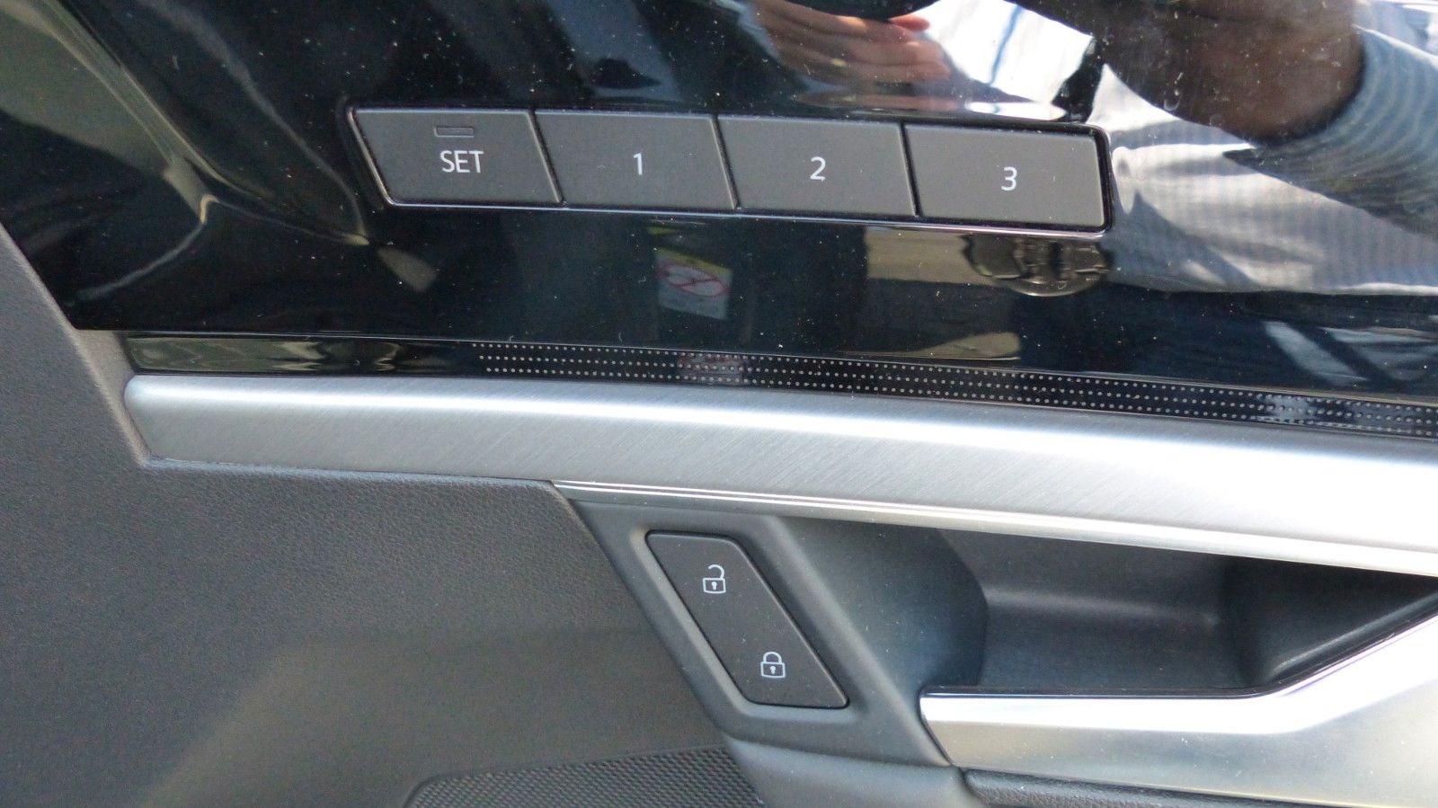 Volkswagen Touareg Elegance 4Motion - Samsaru's Car Outlet