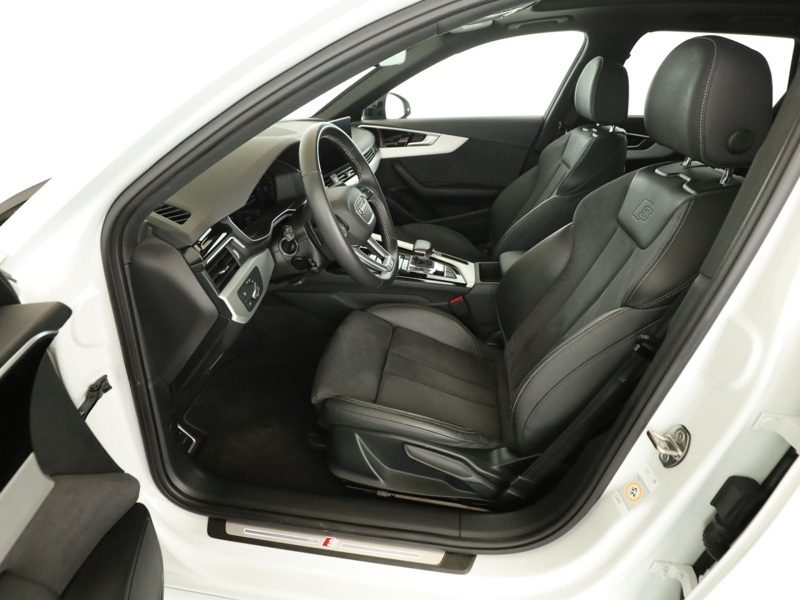 Audi A4 Avant 35 TDI S line - Samsaru's Car Outlet