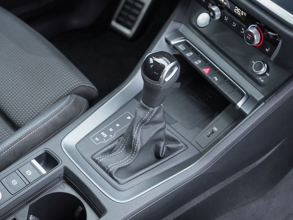 Audi Q3 40 TFSI quattro S tronic S Line /AHK/LED/RFK