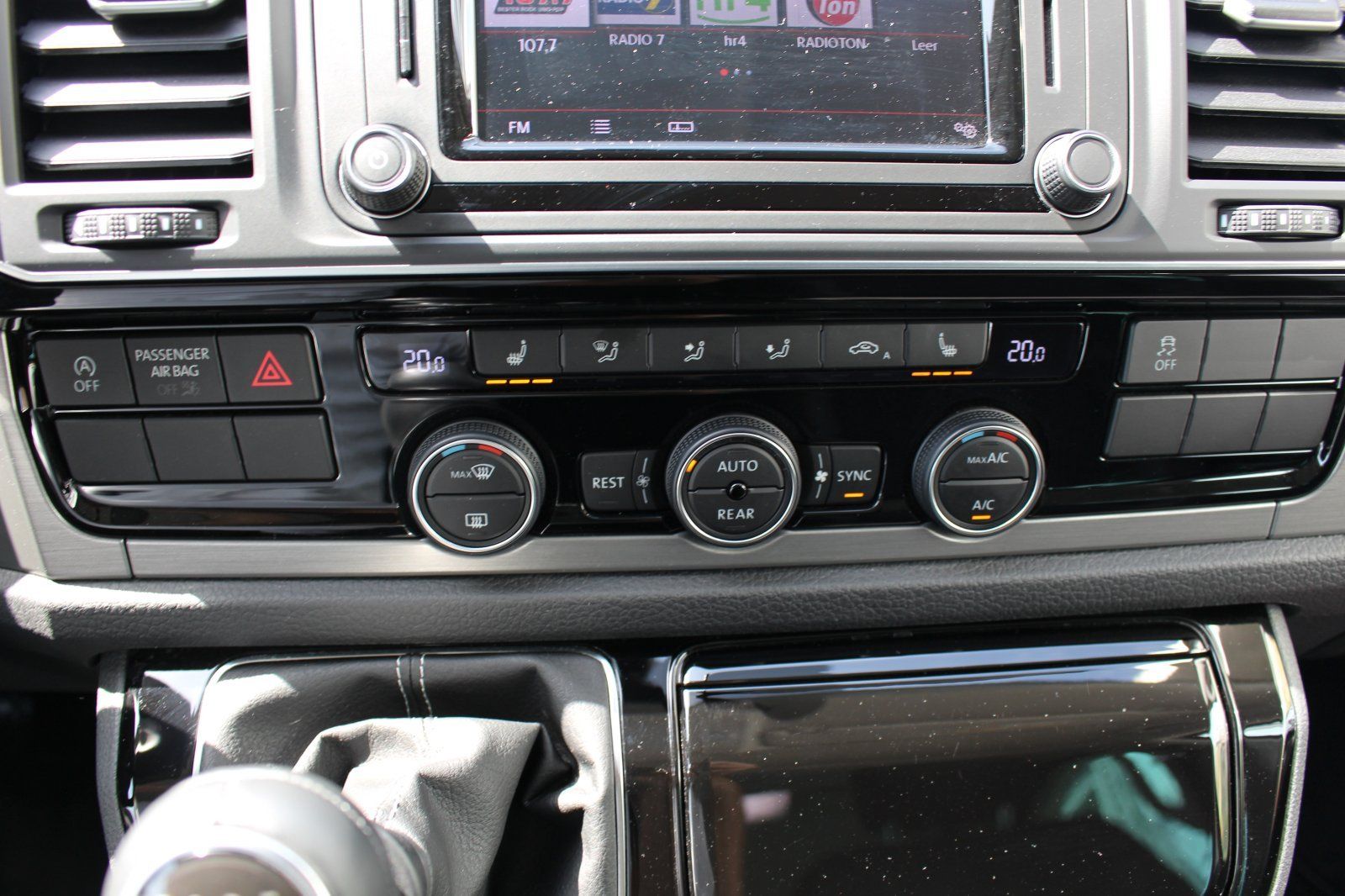 Volkswagen T6 Multivan 2.0 TDI Join - Samsaru's Car Outlet