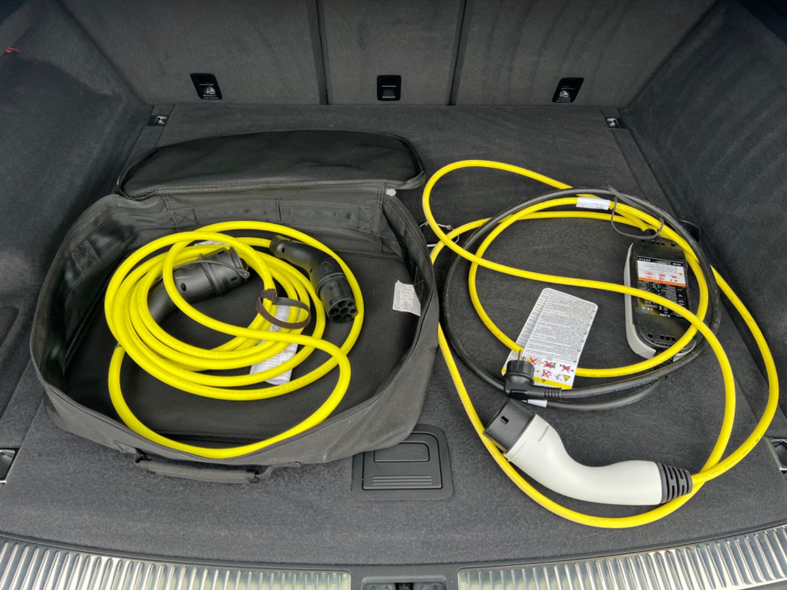Volkswagen Touareg 4M eHybrid - Samsaru's Car Outlet