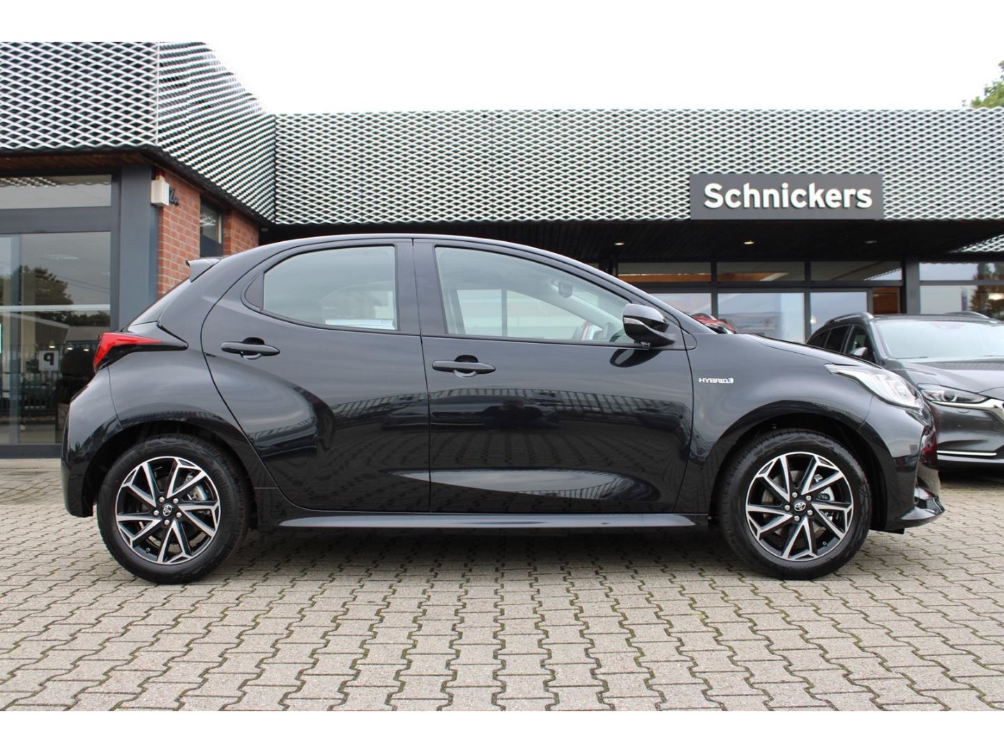 Toyota Yaris TEAM-D+COMFORT-PAKET+SHZ+KAMERA+GJ-RÄDER !