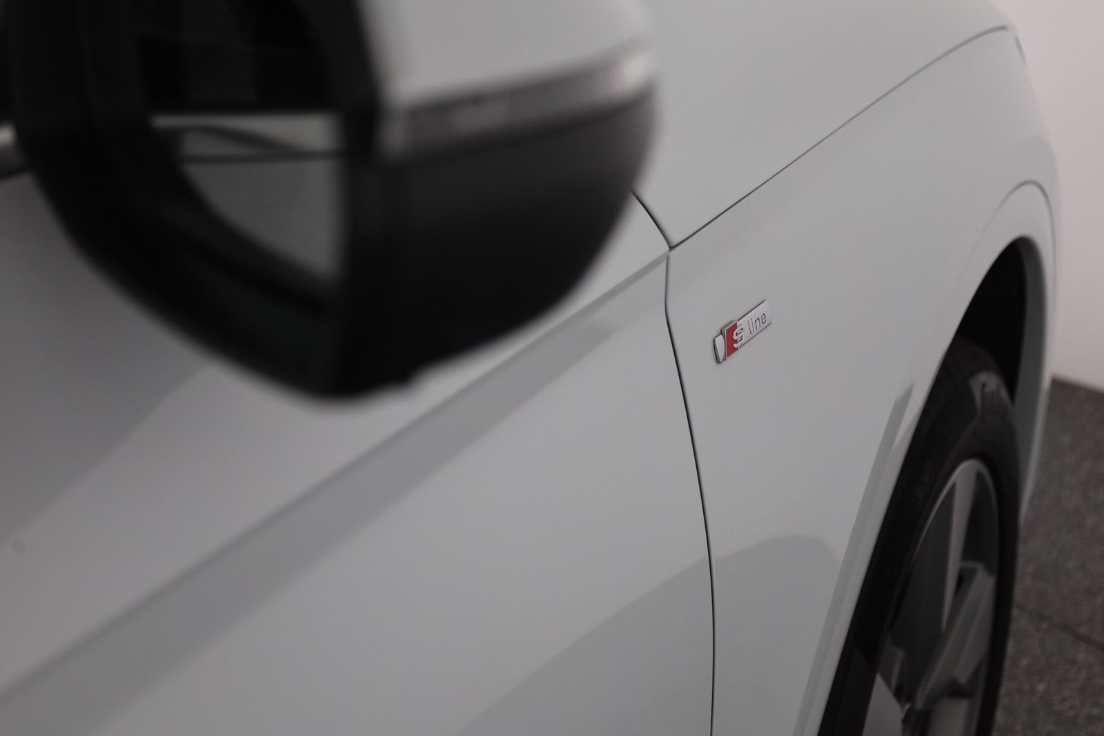 Audi Q5 55 TFSIe 2x S-Line quattro - Samsaru's Car Outlet