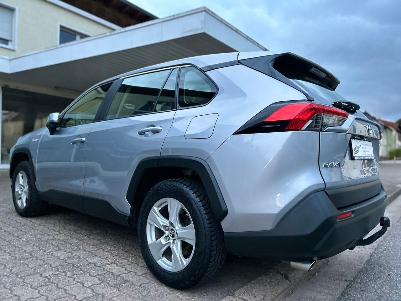 Toyota RAV4 Hybrid - Samsaru's Car Outlet