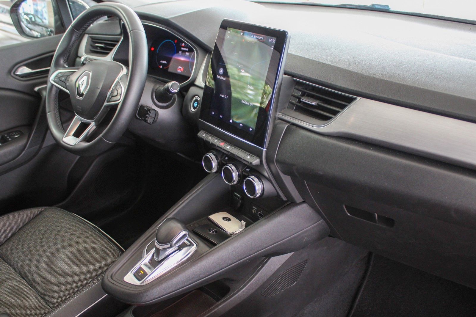 Renault Captur 1.6 E-Tech Hybrid Intens - Samsaru's Car Outlet