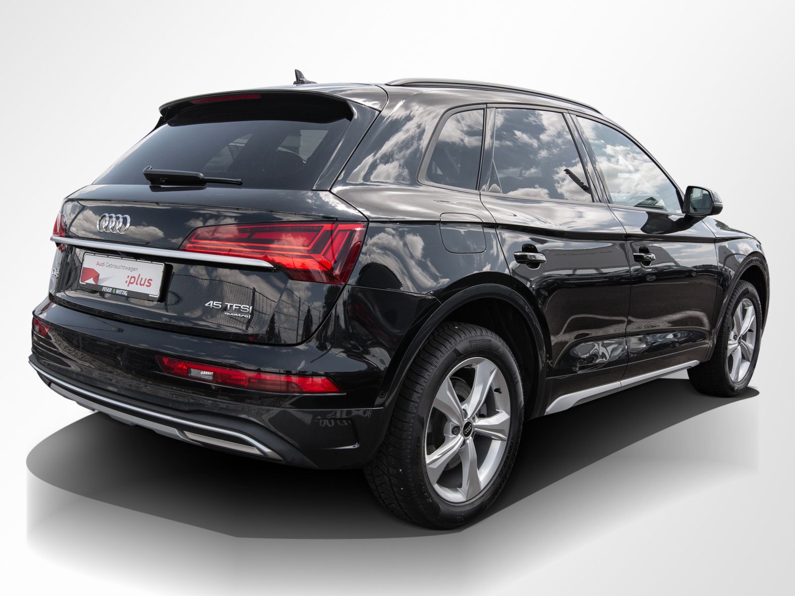 Audi Q5 45 TFSI qu.S-line - Samsaru's Car Outlet