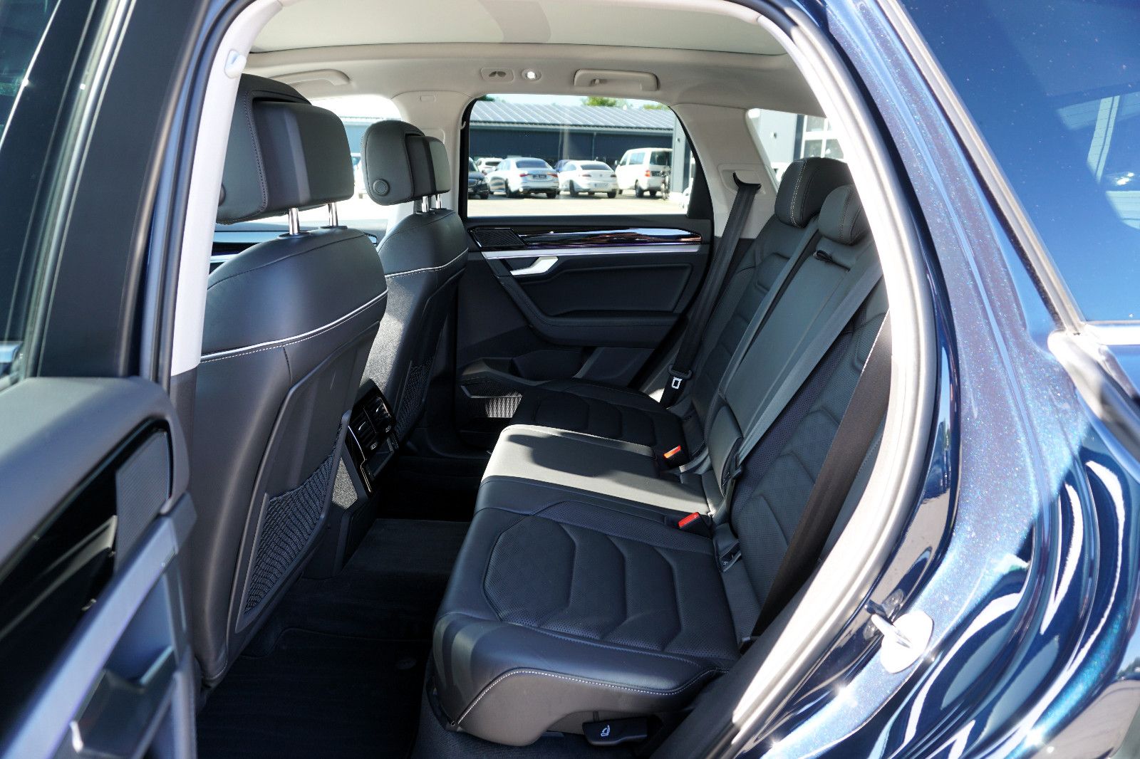 Volkswagen Touareg Elegance 4Motion - Samsaru's Car Outlet