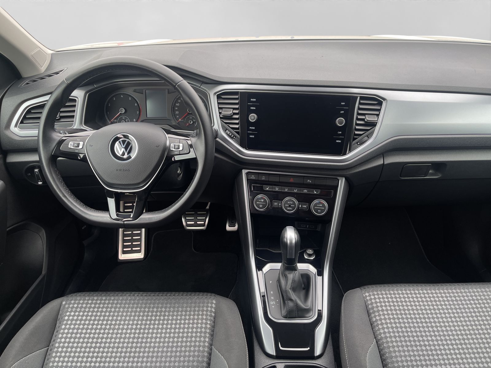 Volkswagen T-Roc 1.5 TSI Active - Samsaru's Car Outlet