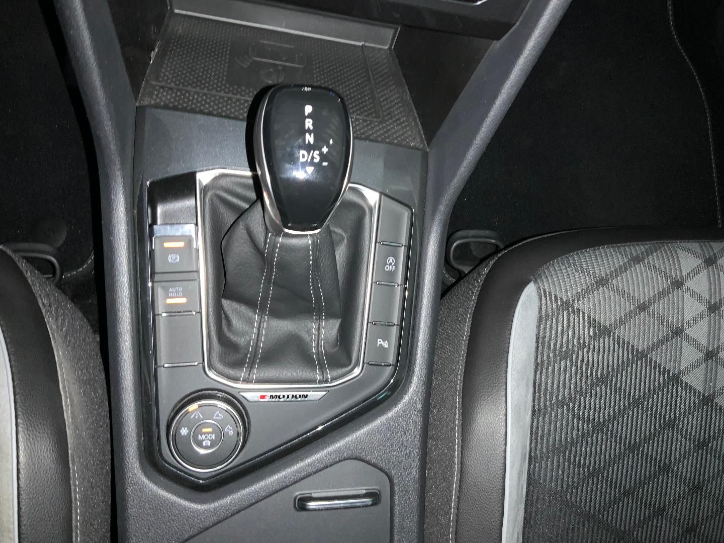 Volkswagen Tiguan R-Line 2.0 TSI DSG 4 Motion - Samsaru's Car Outlet