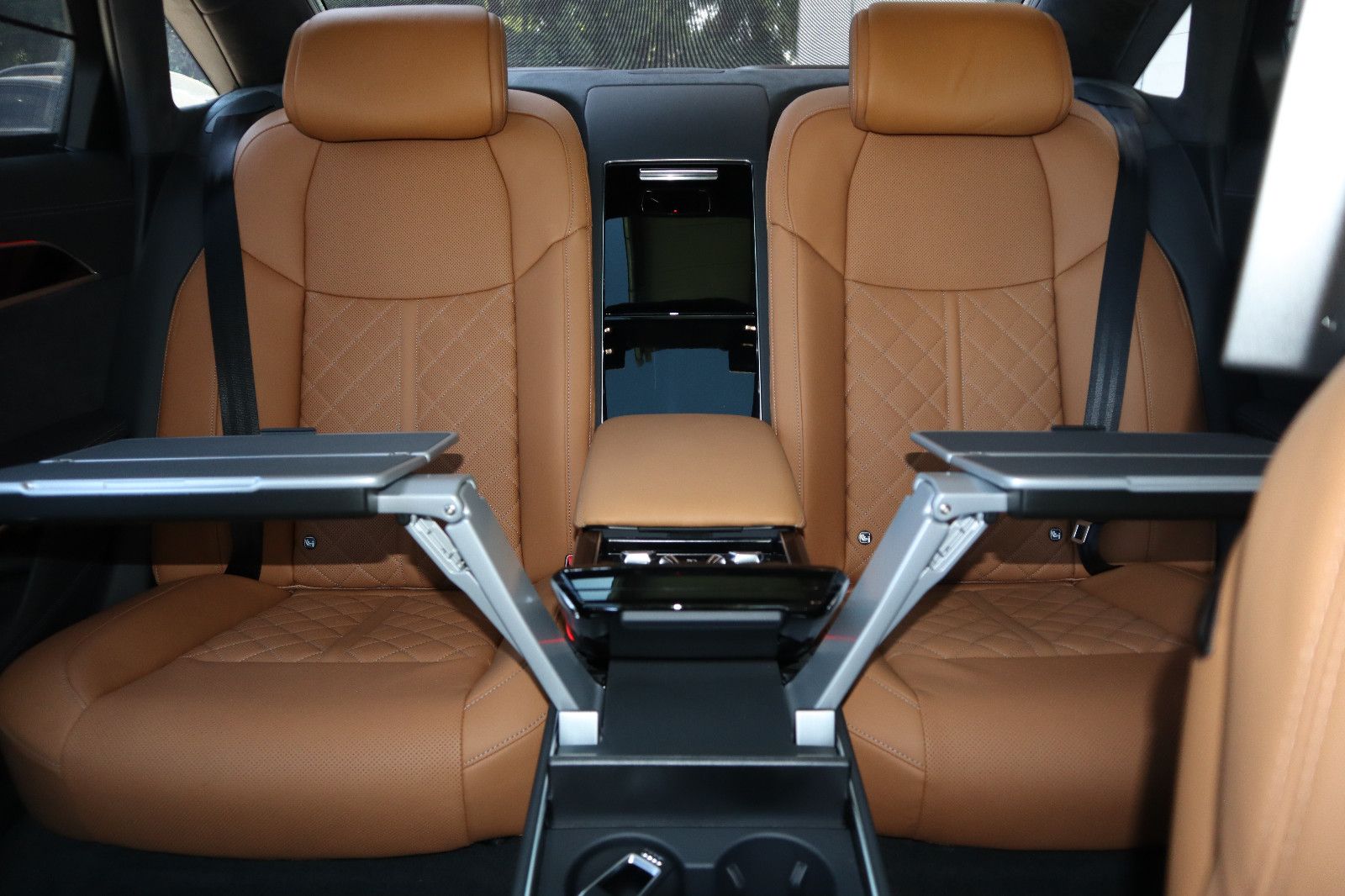 Audi A8L 60 TFSI e lang exclusive S-Line - Samsaru's Car Outlet