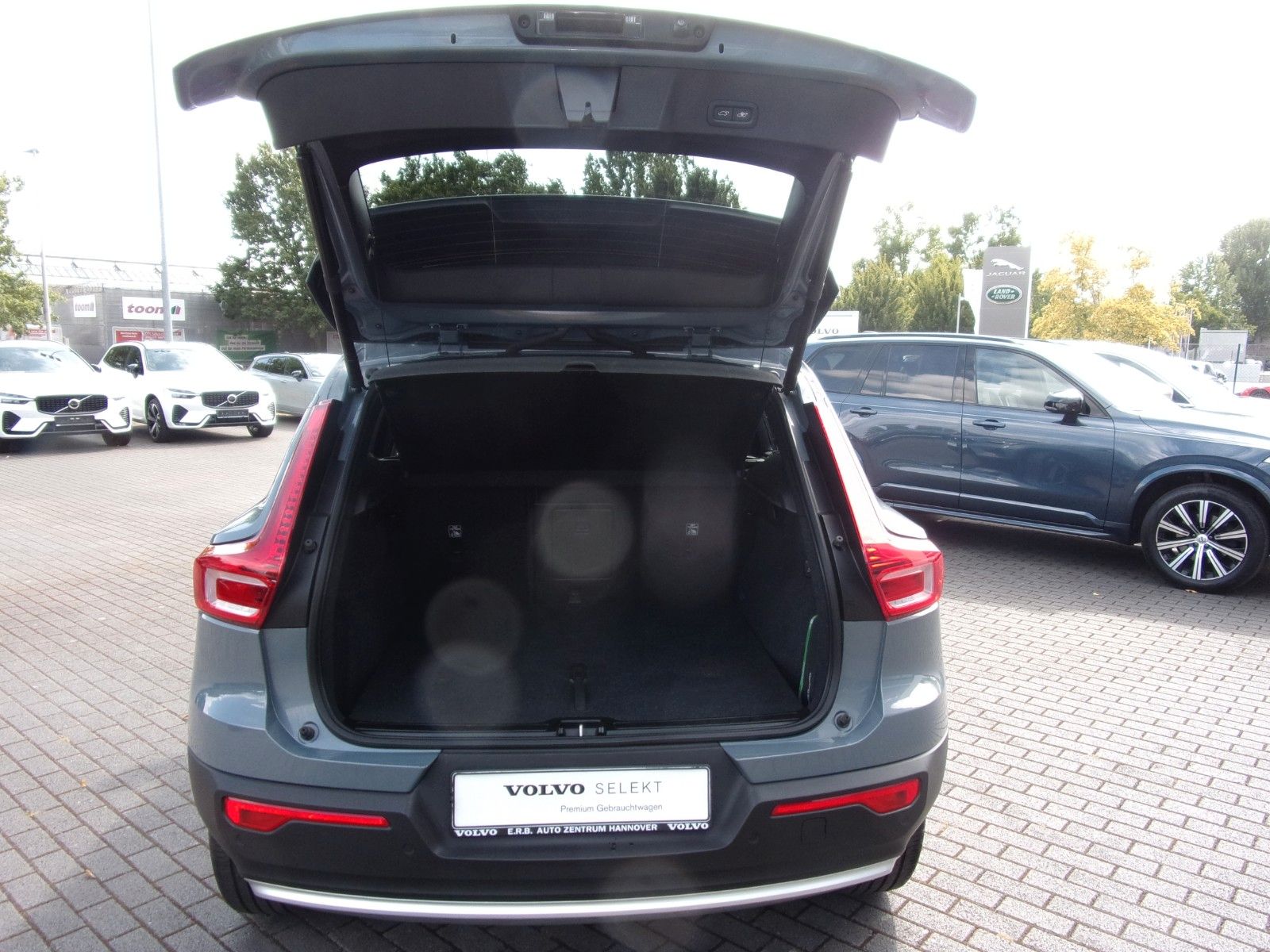 Volvo XC 40 B3 Core 2WD - Samsaru's Car Outlet