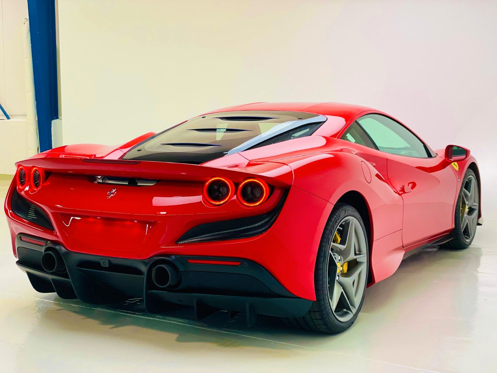 Ferrari F8 - Samsaru's Car Outlet