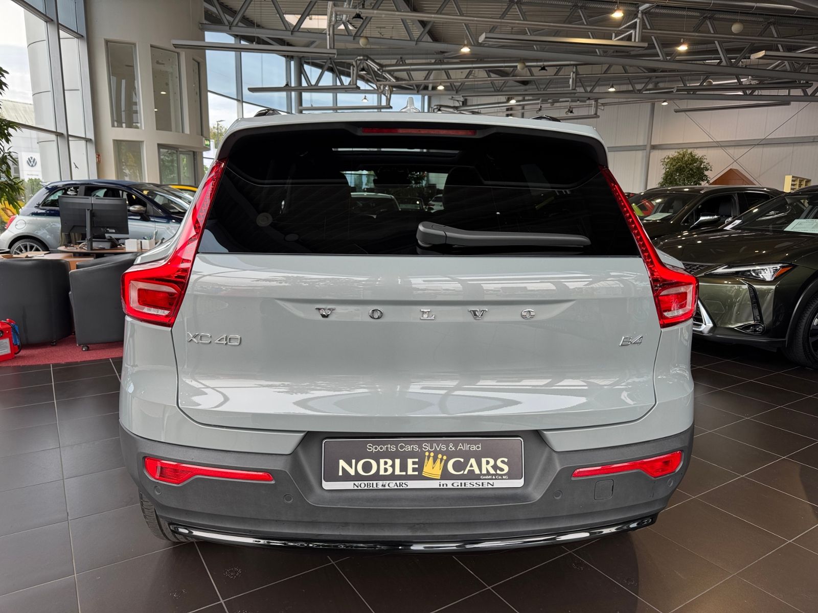 Volvo XC40 Plus Dark 2WD NAVI LED AHK PANO