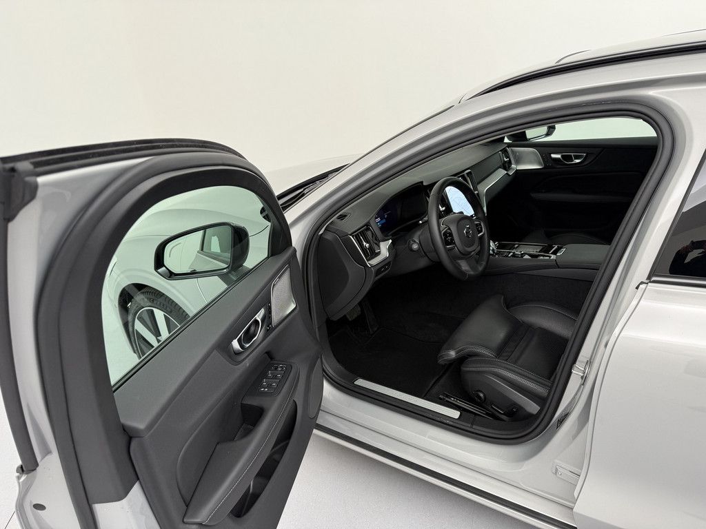 Volvo V60 T8 Ultra Dark Recharge Plug-In Hybrid AWD