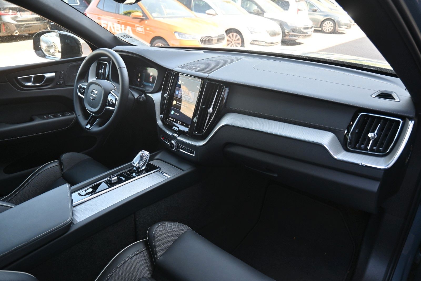 Volvo XC60 B4 AWD Ultimate - Samsaru's Car Outlet